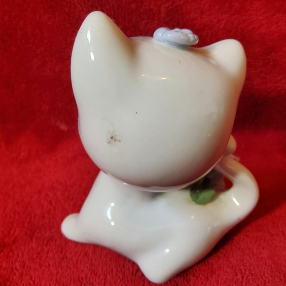 Vintage Porcelain Kitten With Flowers Collectible Kitschy Cat - Picture 8 of 8